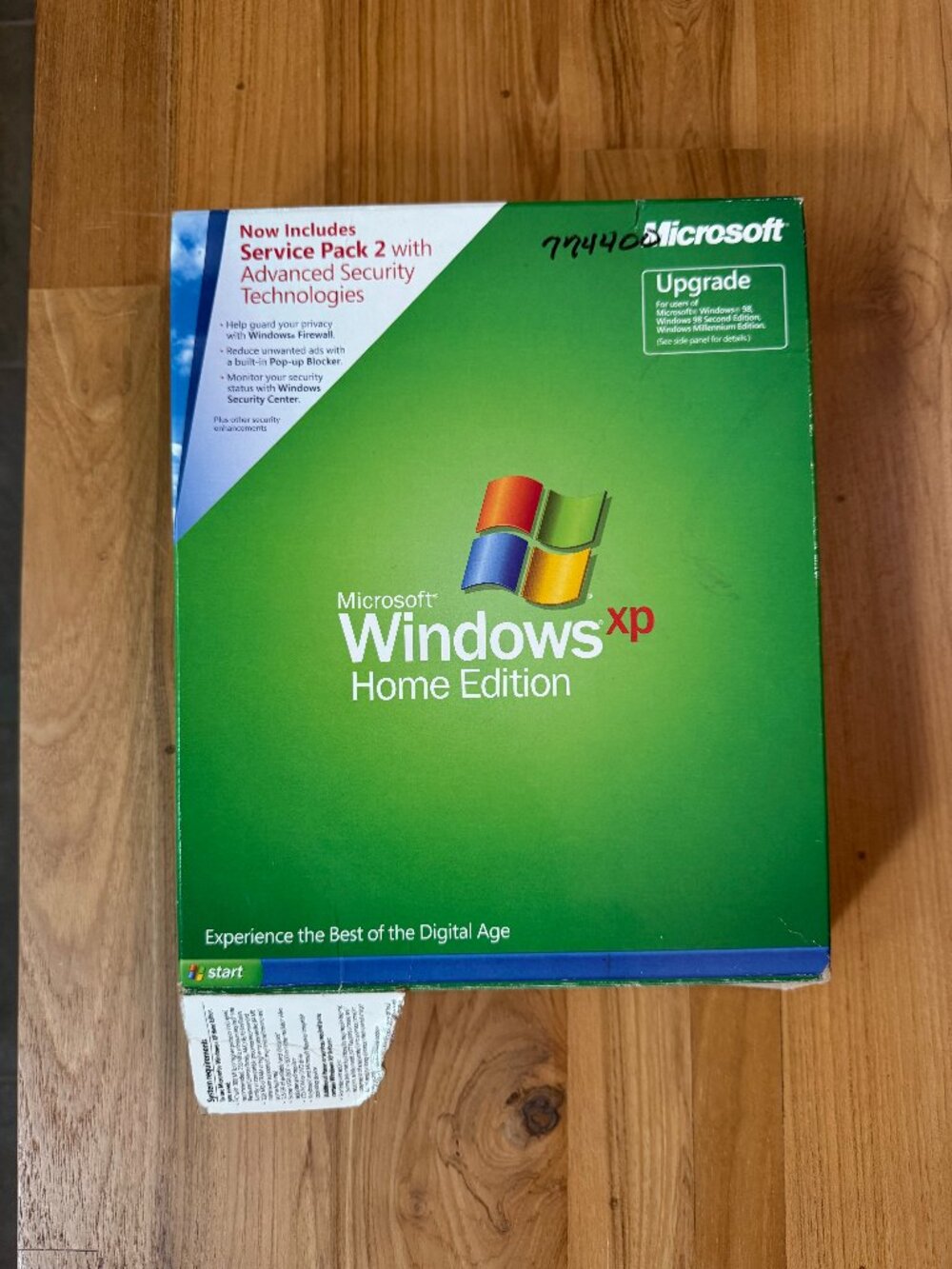 Microsoft Windows XP Home Edition Version 2002 w/ Product Install Key & Box